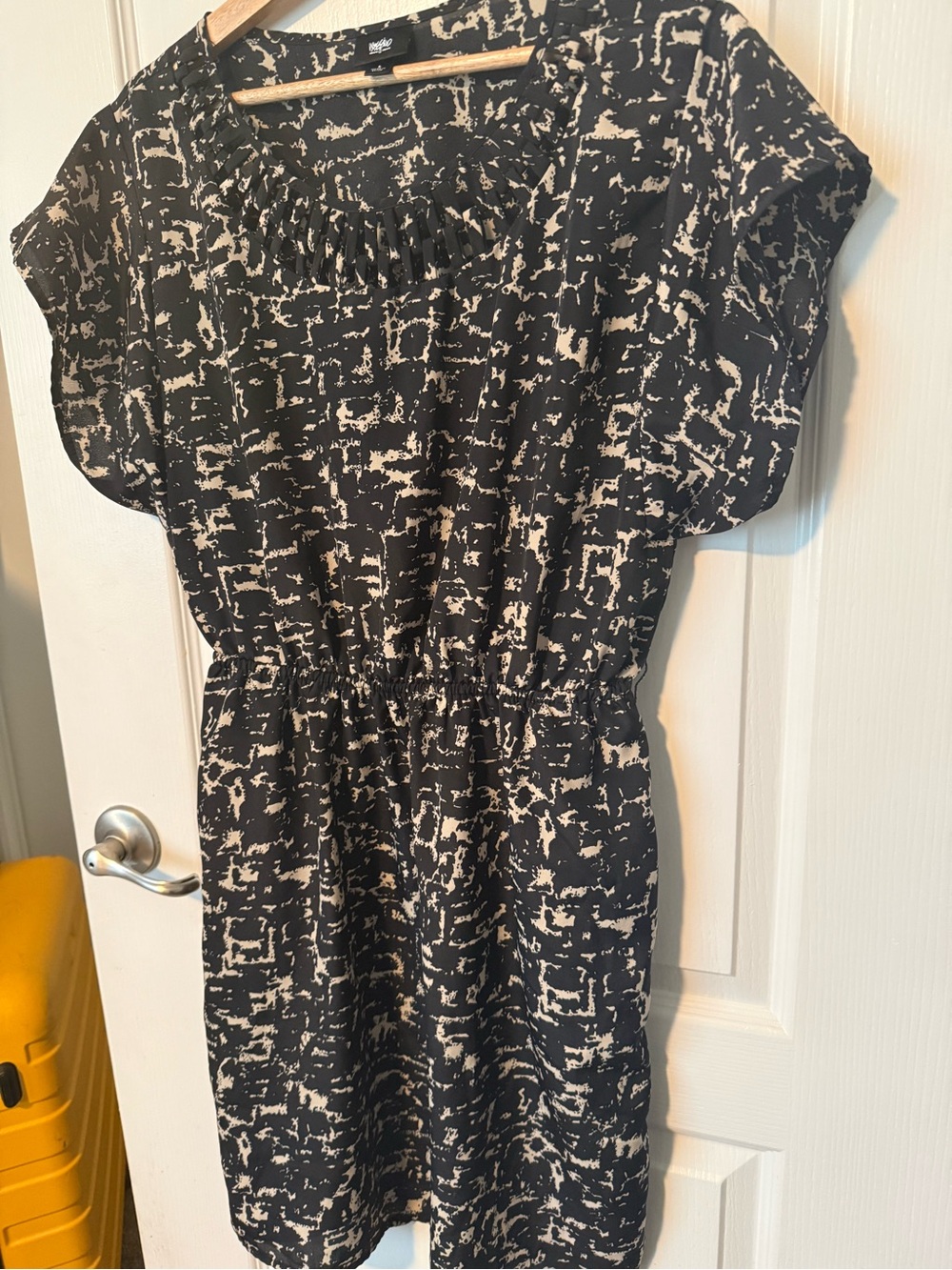 Black and Cream Abstract Print dress - Picture 2 of 7
